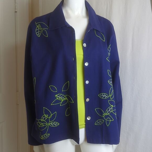 Coldwater Creek Navy Short with Lime Green Embroidery Size M - Picture 1 of 6